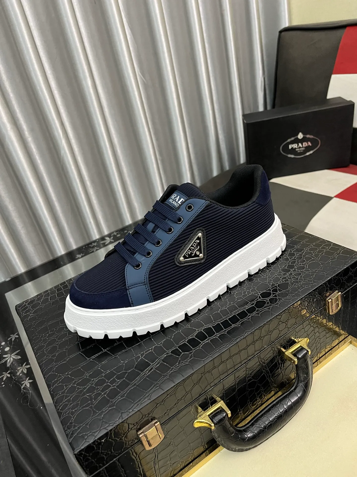 Men's Men's Shoes💰440⌚️⌚️《PRADA*》The latest and most popular casual shoes, top brand [seduce] luxury~purchasing agent, top~quality. [Strong] The upper is made of imported breathable special materials ➕ breathable feet (•) with fine workmanship. Original stylish and stylish soft rubber wear-resistant outsole, light and comfortable on the foot, size: 38-445️⃣colors available